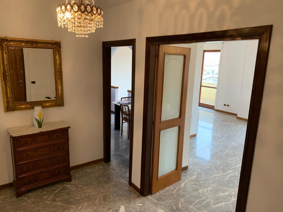Spazioso appartamento in centro Città San Benedetto del Tronto Exterior foto
