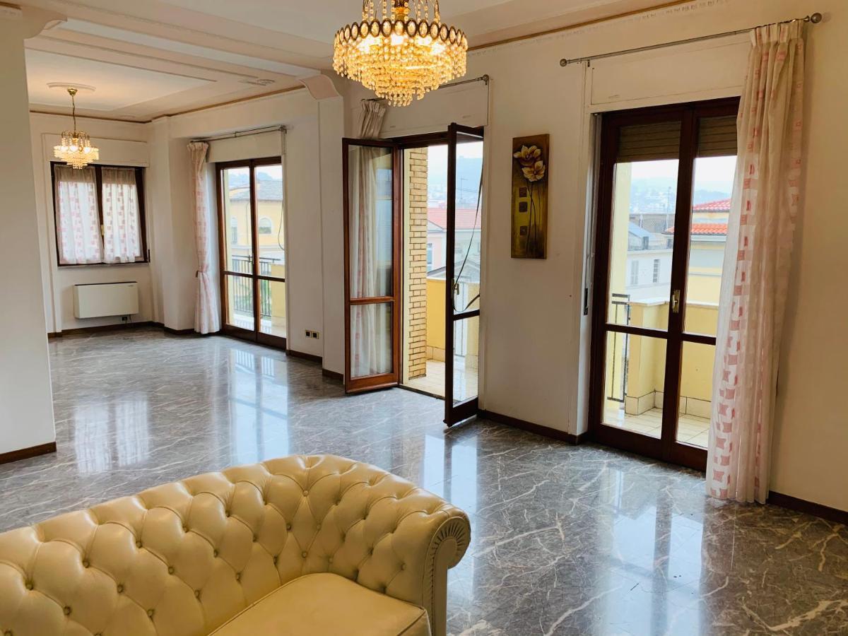 Spazioso appartamento in centro Città San Benedetto del Tronto Exterior foto