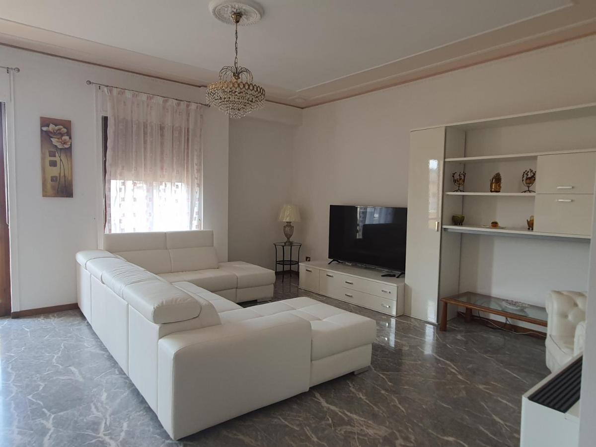 Spazioso appartamento in centro Città San Benedetto del Tronto Exterior foto